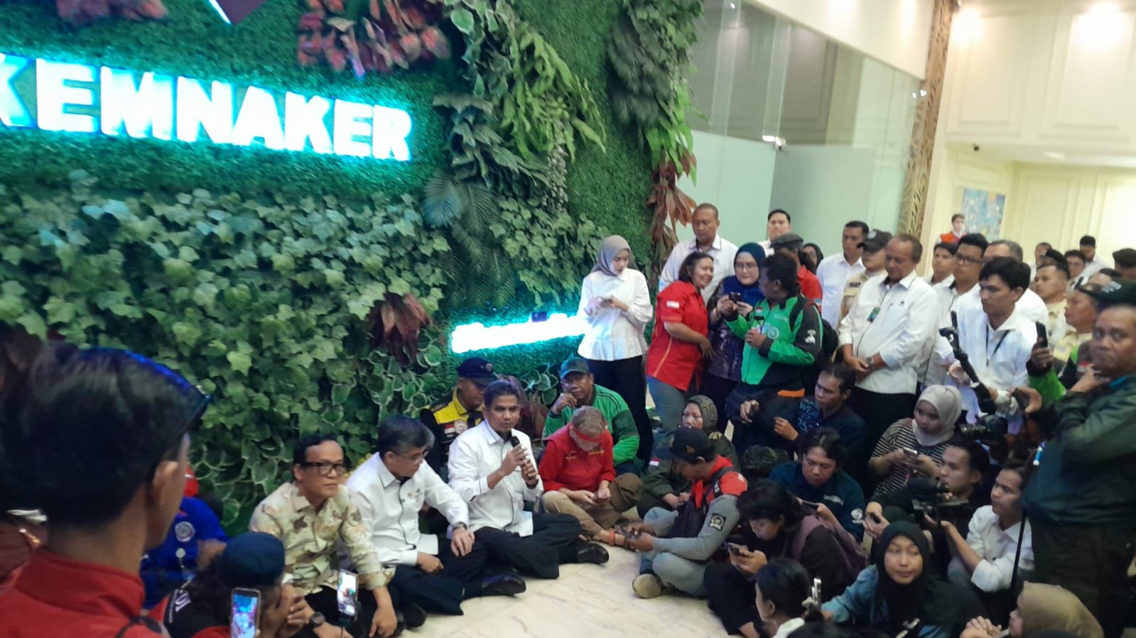 Driver Ojol Gelar Aksi Besar-Besaran Tuntut Kepastian Pencairan THR