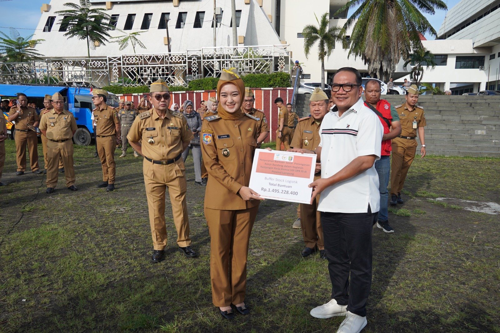 Wakil Gubernur Lampung Terima Bantuan Untuk Penanganan Banjir dari Presiden RI