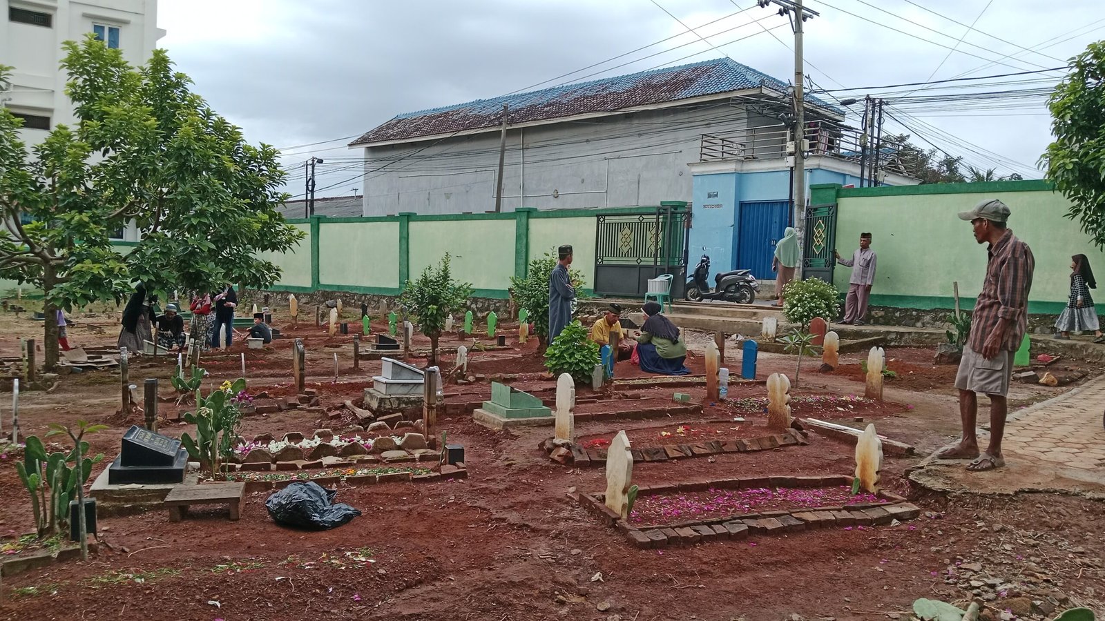 Nyekar, Tradisi Ziarah Jelang Ramadan Tetap Lestari di Indonesia