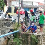 Banjir Membawa Berkah, Warga Labuhan Dalam Ramai-Ramai Memancing di Jembatan Kali Sinar Semendo