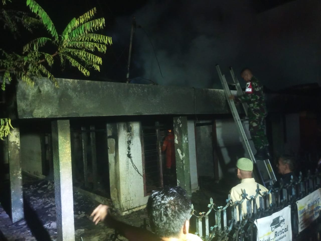 Rumah di Gedung Meneng Dilalap Api, Kerugian Capai Ratusan Juta Rupiah