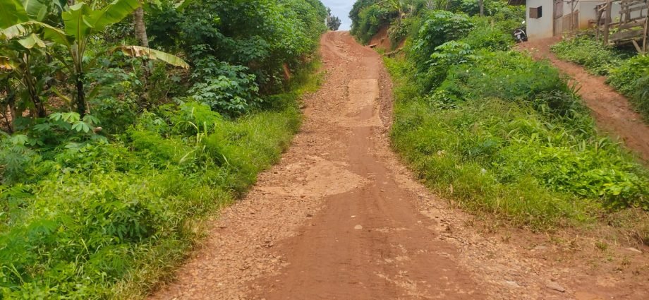 Jalan Rusak di Tanggamus Parah, Warga Taman Sari Resah