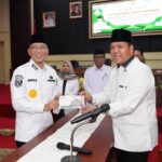 Gubernur Rahmat Mirzani Tunaikan Zakat Fitrah dan Zakat Mal Melalui Baznas, Perkuat Solidaritas Sosial dan Dorong ASN Berzakat