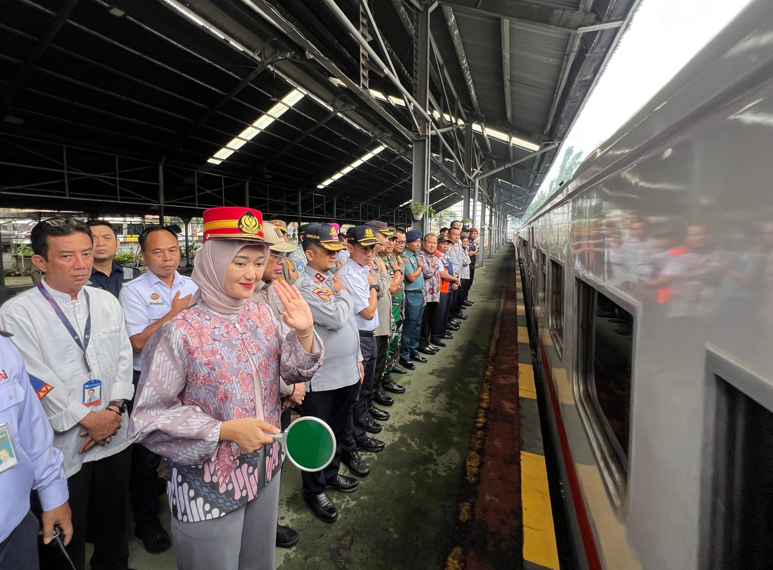 Wagub Jihan Nurlela Lepas Mudik Gratis, 1.700 Pemudik Berangkat dengan Kereta Api