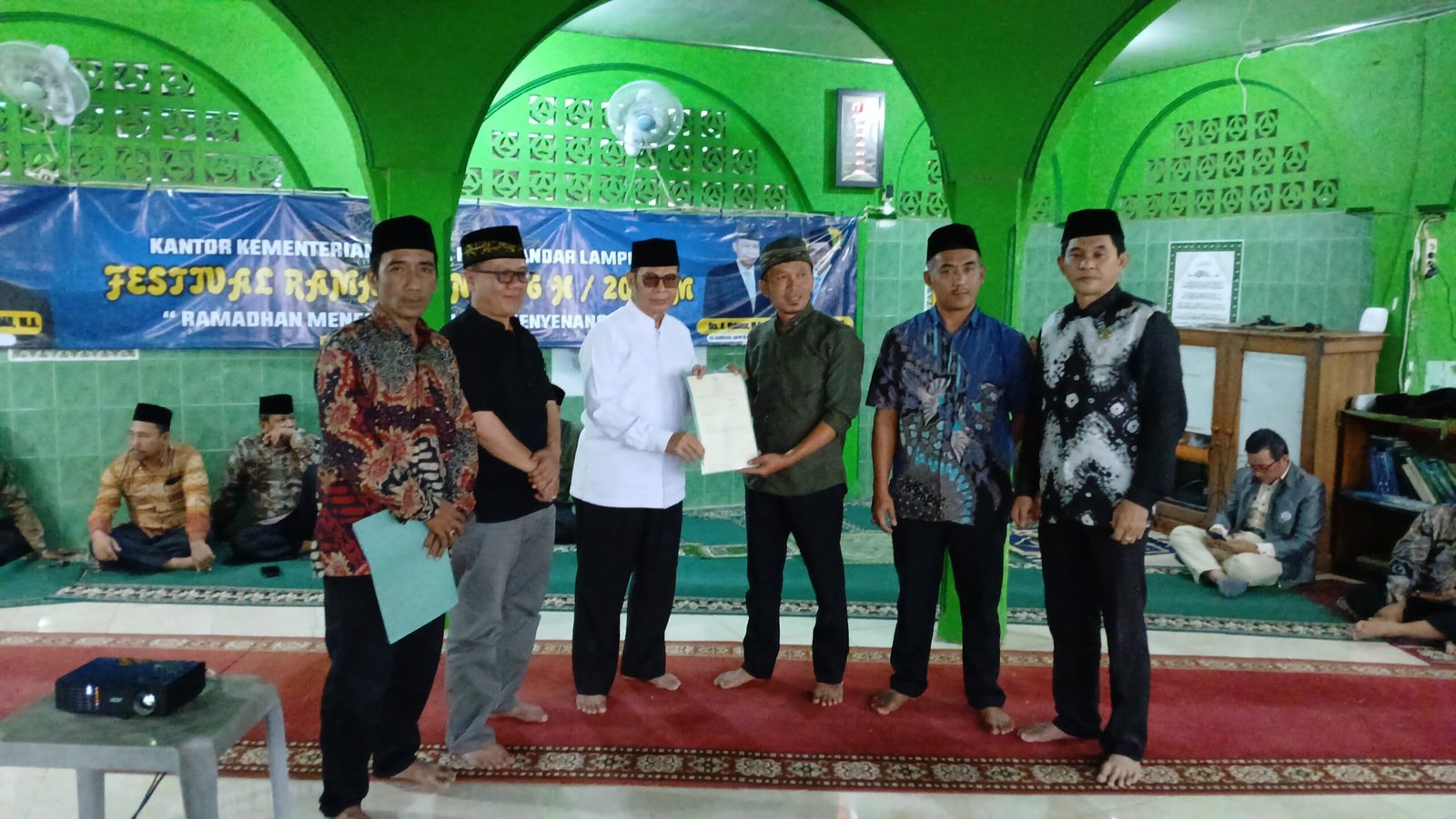 Penyerahan Sertifikat Tanah Wakaf di Bandar Lampung, Wujud Kepastian Hukum dan Pengelolaan Wakaf Produktif