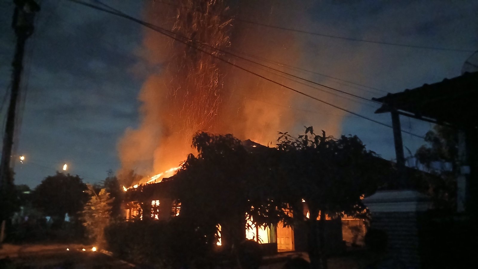 Kebakaran di Tanjung Baru, Bandar Lampung Hanguskan Rumah Warga, Dua Keluarga Kehilangan Tempat Tinggal