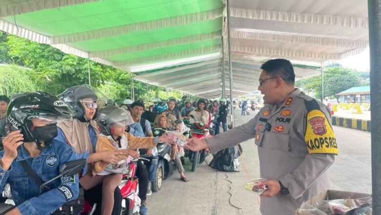 Kapolres Lampung Selatan Sambangi Pemudik Motor di Pelabuhan Bakauheni