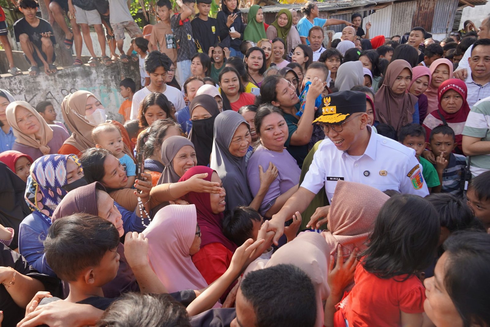 Gubernur Mirza Pastikan Bantuan Logistik untuk Warga Terdampak Banjir Lampung