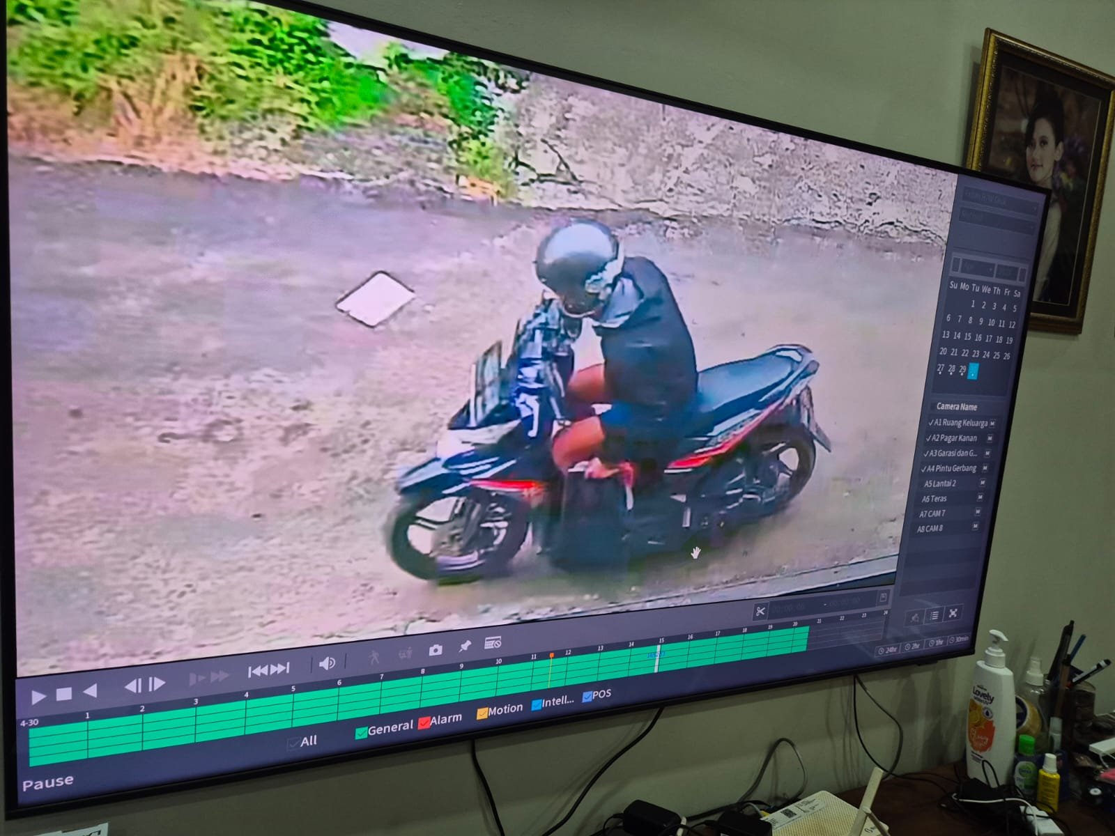 Battikpost.site- terduga pelaku pembuangan bayi dari pantauan cctv