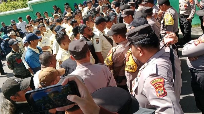 Diduga Kerahkan Masa, Rusli Bintang Desak Rektor Malahayati