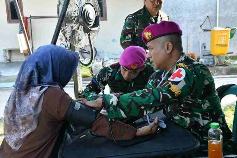 Yonif 7 Marinir Gelar Bakti Kesehatan Sambut HUT ke-22, Warga Ketapang Antusias