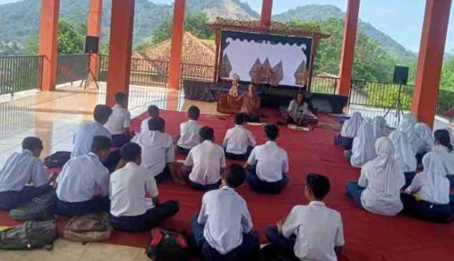 Disdikbud Pringsewu Gelar Pelatihan Wayang Kulit untuk Pelajar SMP, Lestarikan Budaya Leluhur Sejak Dini