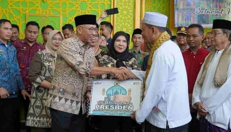 Gubernur Lampung Serahkan Sapi Kurban Presiden RI ke Masjid Jami Nurussa’adah