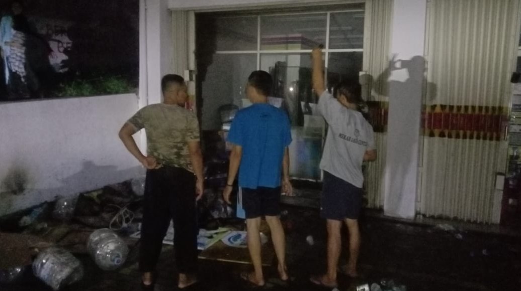 Genset Meledak Picu Kebakaran di Depan Indomaret Kemiling