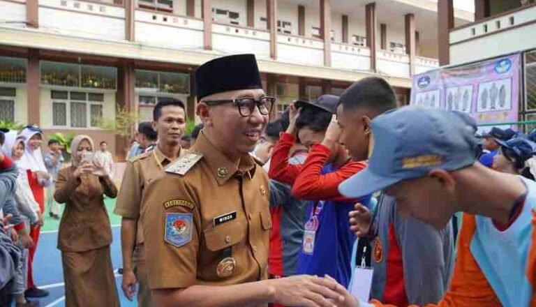 Gubernur Lampung Tinjau MPLS dan Hapus Uang Komite SMA