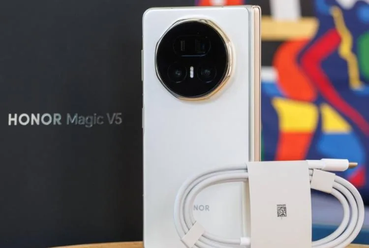 Honor Magic V5 Resmi Meluncur: Ponsel Lipat Tertipis dan Teringan di Dunia