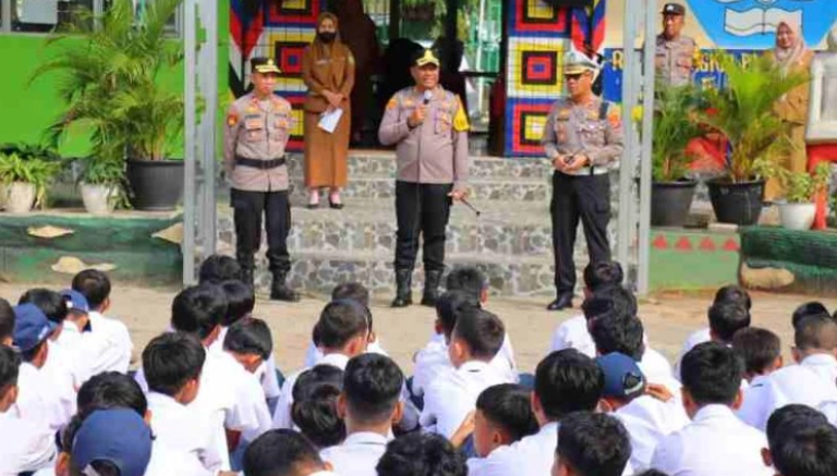 Kapolresta Bandar Lampung Ajak Pelajar SMPN 5 Jauhi Kenakalan Remaja