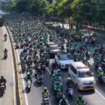 Ojol Iringi Pemakaman Affan Korban Rantis Polisi di Jakarta