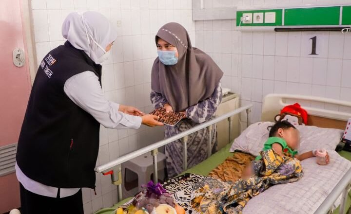 Tangani KLB Campak, Khofifah Salurkan 9.825 Vaksin MR ke Sumenep