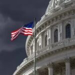 Trump Ancam Tarif 100% untuk Negara Pembeli Minyak Rusia