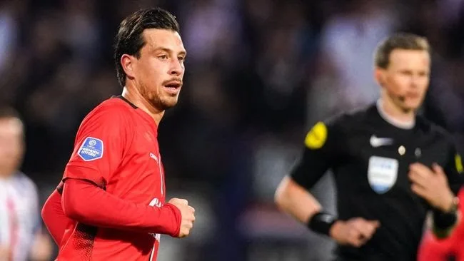 Thom Haye Merapat ke Persib Bandung? Intip Jejak Karier “The Professor”  Slug