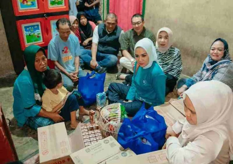 Wulan Mirza Kunjungi Bocah Gizi Buruk di Natar Lampung