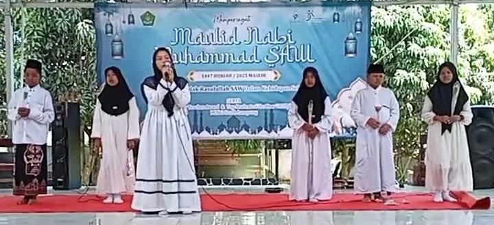 MIN 2 Lampung Selatan Gelar Maulid Nabi dan Teacher Award 2025