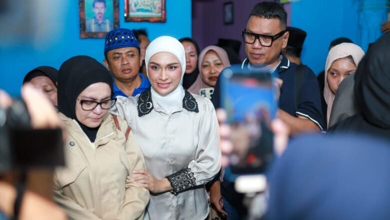 Uya Kuya dan Putri Zulkifli Hasan Dampingi Pemulangan Jenazah TKW Pringsewu