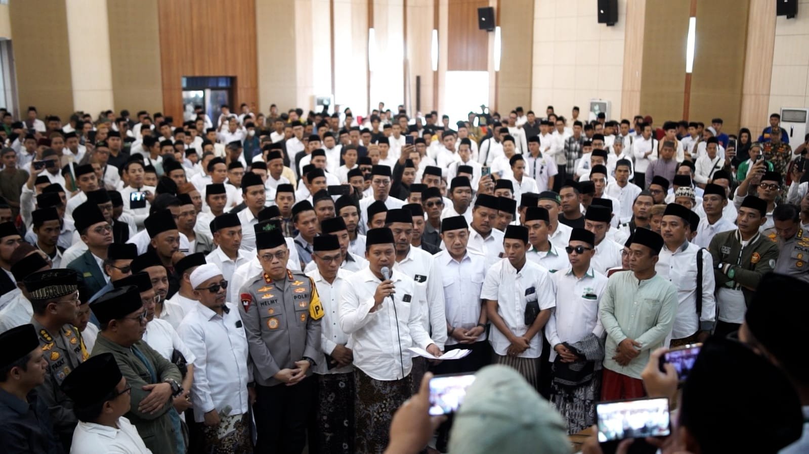 Pesantren Memanggil: Santri Lampung Gelar Istighotsah dan Aksi Damai di Polda Lampung