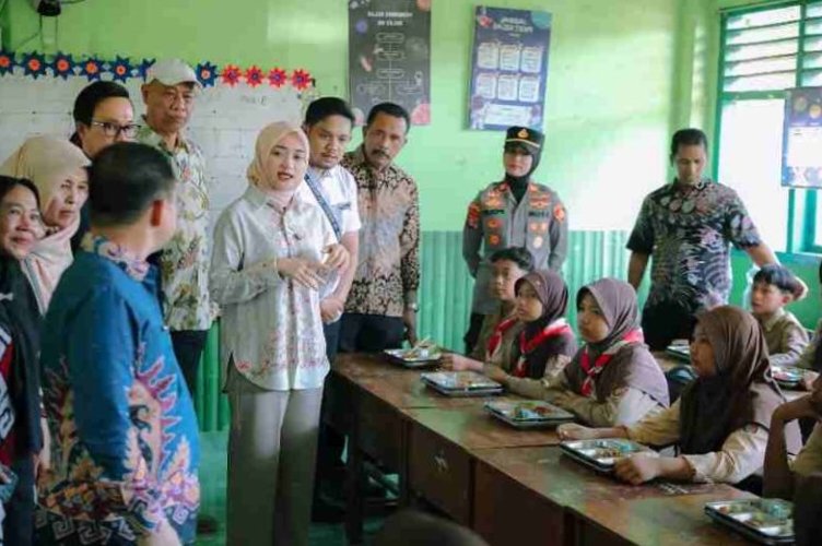 Jihan Nurlela Tinjau Dapur SPPG Pastikan Makanan Aman