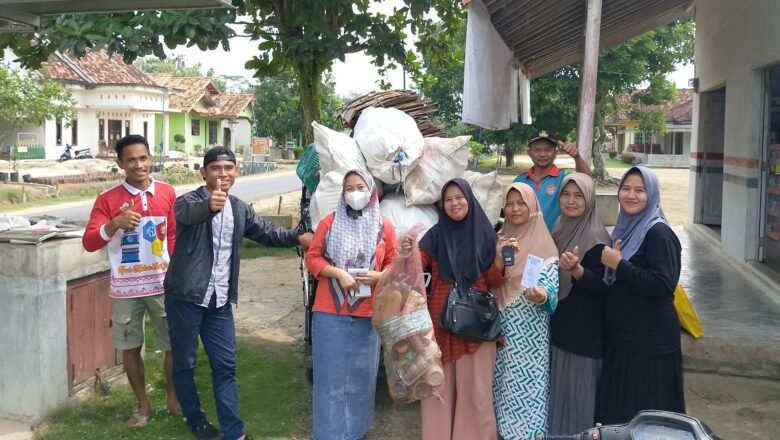 Bank Sampah Jaya Mekar Sari Jaya Rutin Timbang Sampah di Suku 1