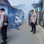 Brimob Lampung Lakukan Fogging di Kupang Raya untuk Cegah DBD