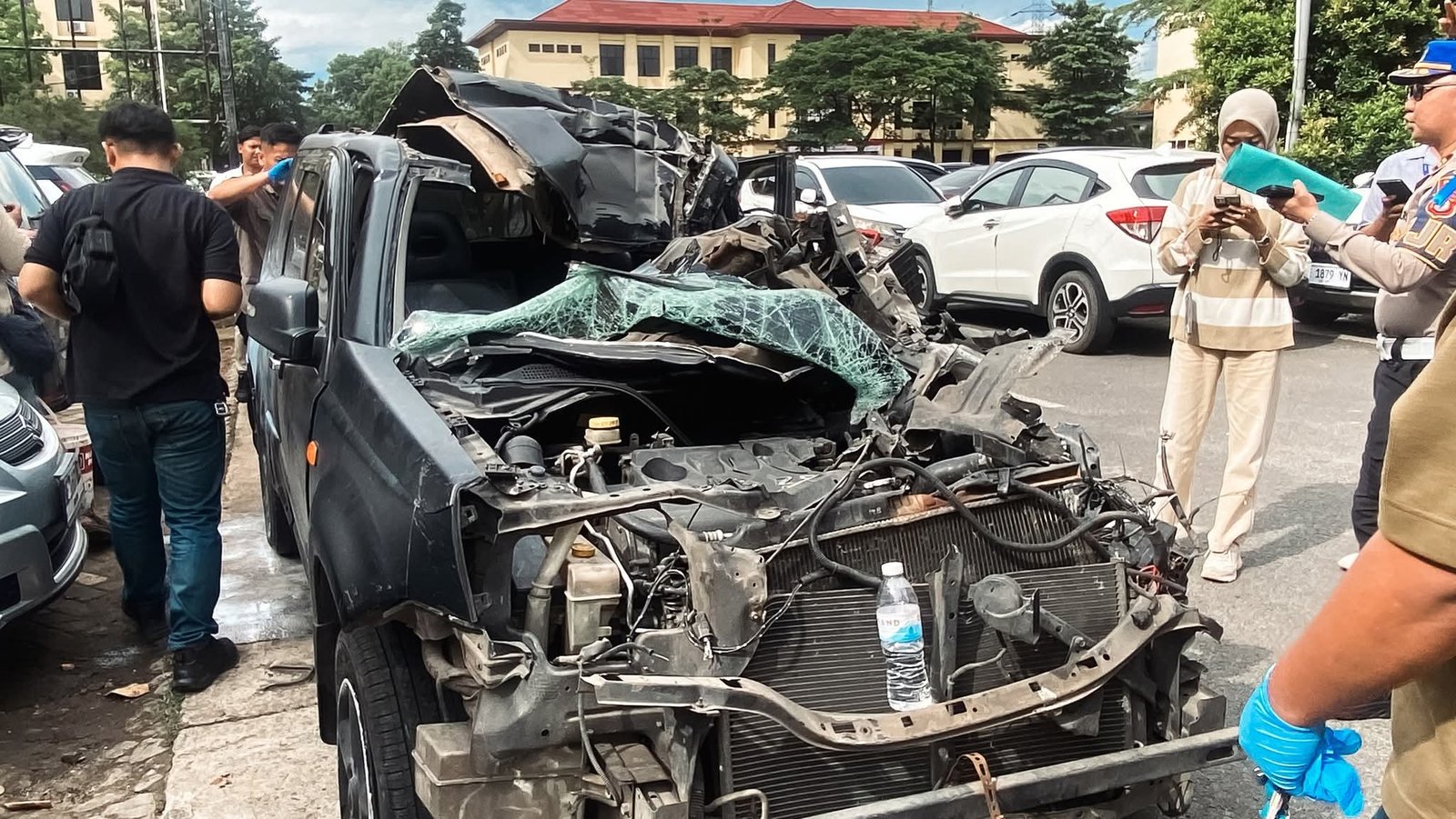 Minibus Kecelakaan di Tol Bakter Temukan Ekstasi