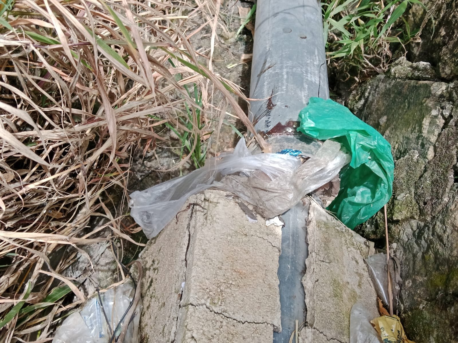 Diduga Cemari Lingkungan, Pipa Limbah Indokom Pecah dan Warga Minta Penindakan Cepat