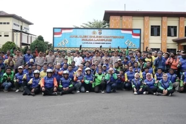 Wakapolri Berikan Bantuan Alkes dan Layanan Kesehatan Gratis untuk Driver Ojol di Lampung