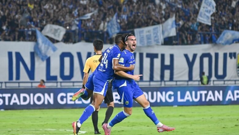 Persib Bandung Naik Klasemen Usai Kalahkan PSM Makassar