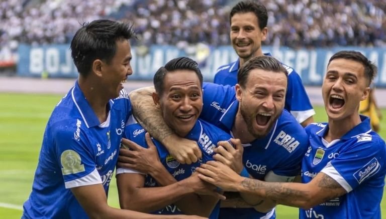 Bojan Hodak Tak Pikirkan Juara Paruh Musim Persib