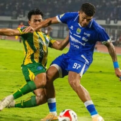 Persib Pimpin Klasemen Liga Indonesia Unggul Satu Poin