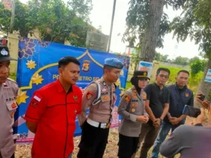 Polsek Metro Selatan Bagikan Takjil Bersama DPD PETIR Metro