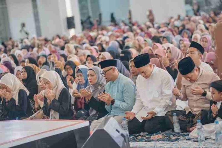 Gubernur Mirza Hadiri Doa untuk Negeri di Masjid Al-Bakrie, Pemprov Lampung Siap Sambut Ramadan