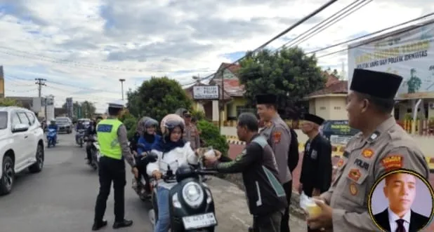 Polres Pringsewu Bagikan Takjil Gratis untuk Warga