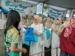 Berbagi Takjil Lampung: TP PKK dan DWP Bagikan 300 Paket