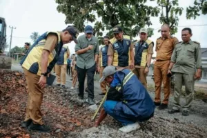 Gubernur Tinjau Perbaikan Jalan Gunung Batin–Daya Murni