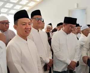 Marindo Kurniawan Shalat Idulfitri di Masjid Al-Bakrie