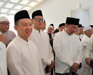 Marindo Kurniawan Shalat Idulfitri di Masjid Al-Bakrie