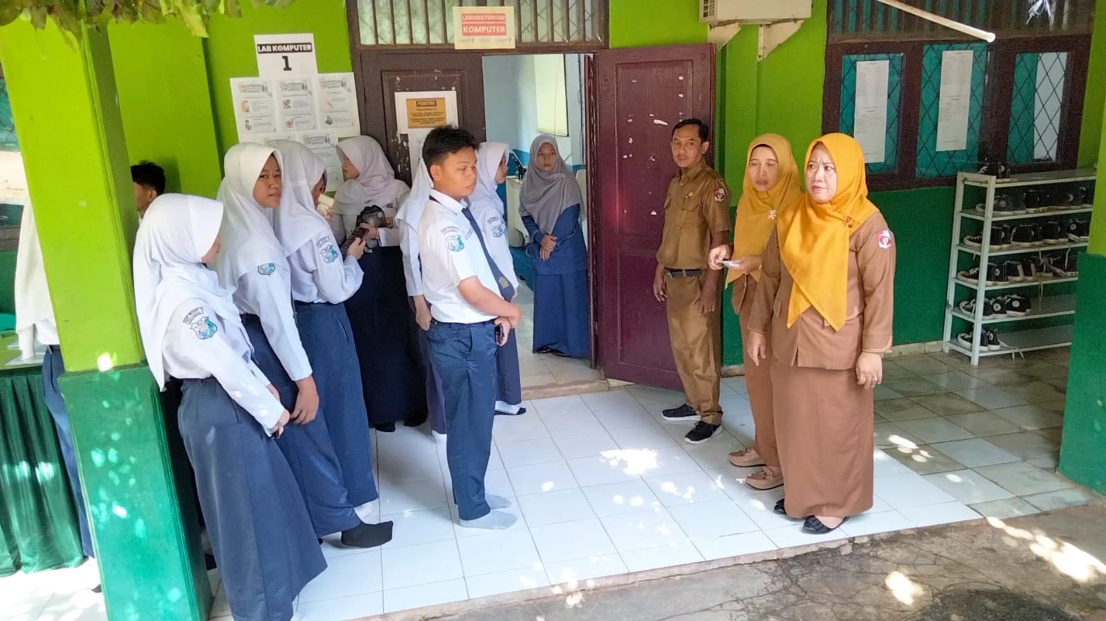 Disdik Lampung Utara Tinjau TKA 2026 di SMPN 7 Kotabumi