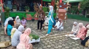 Peringatan Hari Kartini SMPN 19 Bandar Lampung Meriah