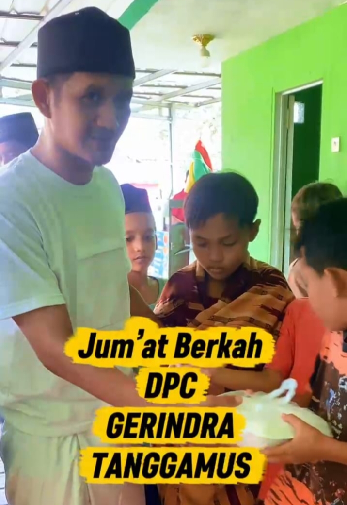 DPC Gerindra Tanggamus Gelar Jumat Berkah di Kota Agung