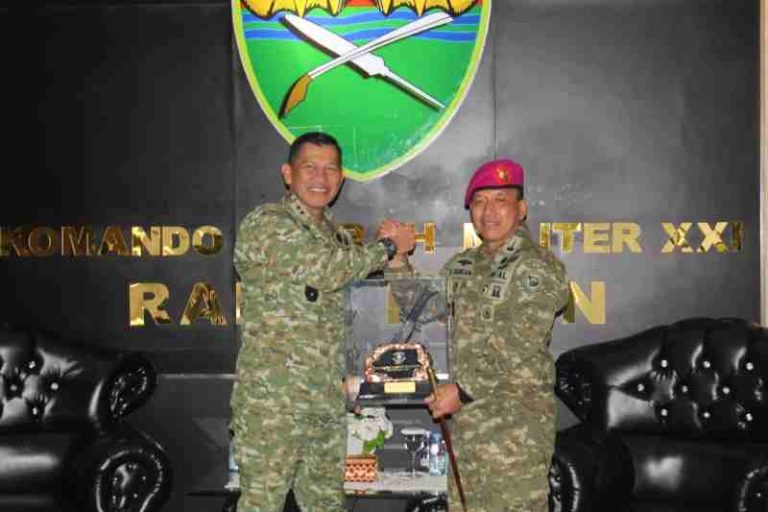 Pangdam XXI/Radin Inten Perkuat Sinergi TNI Bersama Danbrigif 4 Marinir