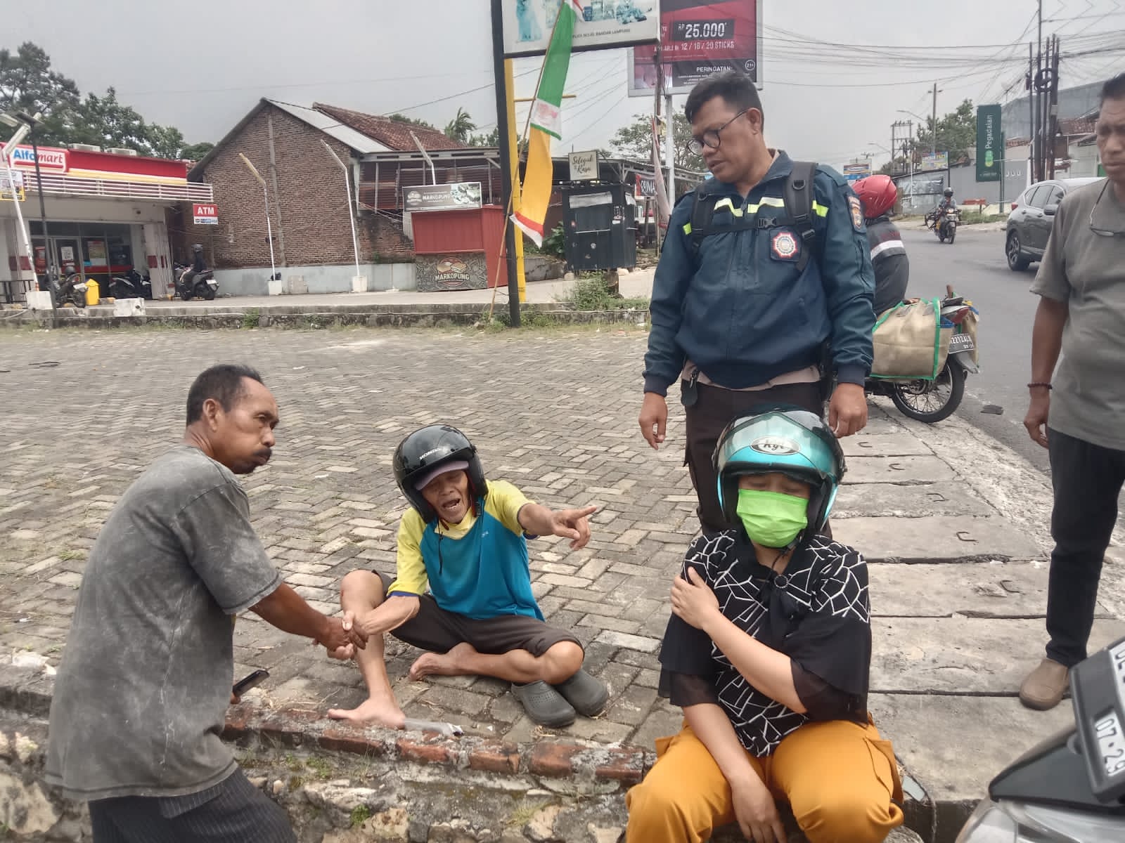 Kecelakaan Fuso dan Motor di Imam Bonjol Berakhir Damai